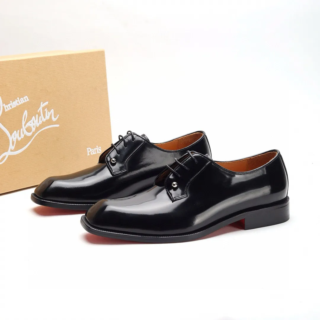 Batch 1,080 yuan 💰••New real shots••CL～High-end men’s 👔casual•loafers with red soles! ••🆑Genuine and top-quality goods from original orders ••✅💯 Purchase goods from top-quality original orders! Original imported patterned cowhide ➕Imported cowhide lining ➕Cowhide feet ➕Original leather outsole~🉑️Feel free to compare the authentic ones! Size: 38-44 (45.46.47 can be customized)